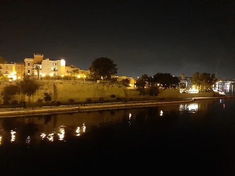 Taranto - P.za della Libertà 10 (Stazione F.S.)