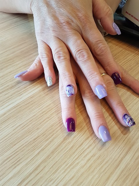 Happy Nails Chesterfield