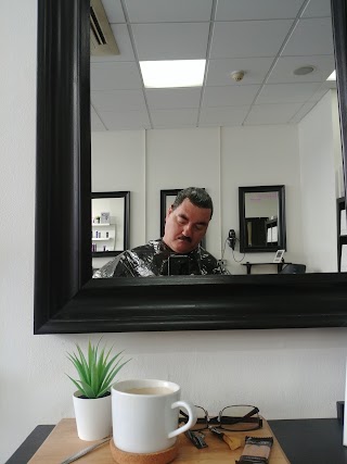 GM's Hair Salon