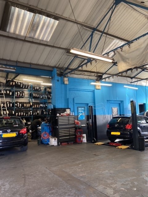 HiQ Tyres & Autocare Rushden