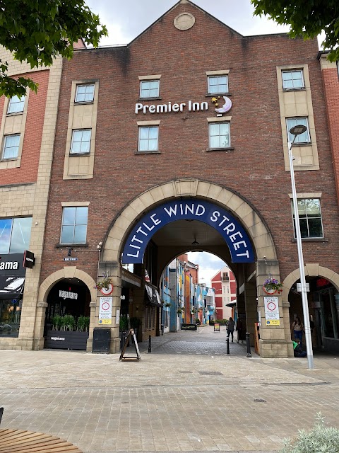 Wind Street Stores