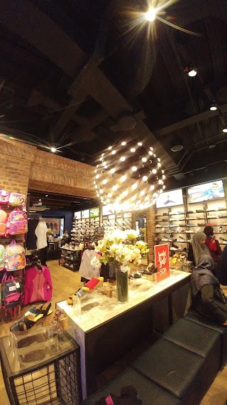 SKECHERS Retail