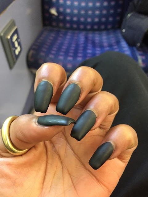 Giggles Nails & Beauty