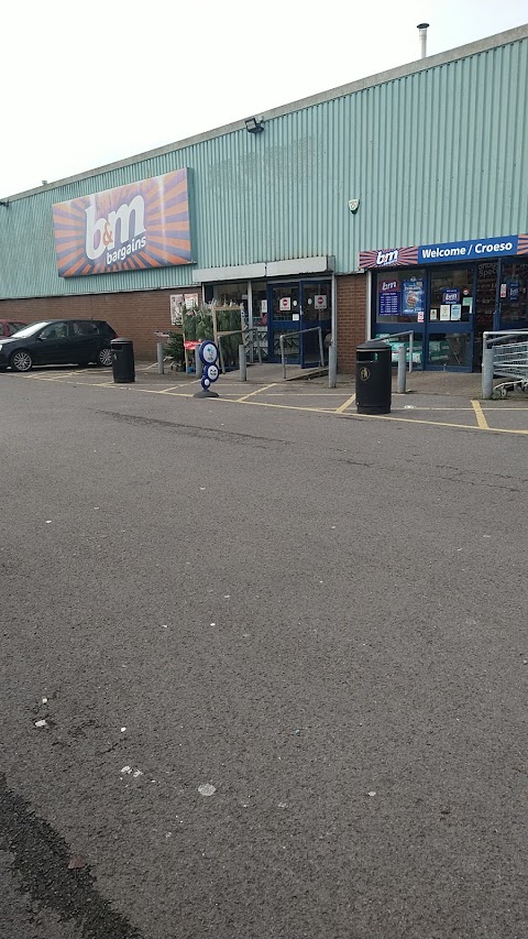 B&M Store