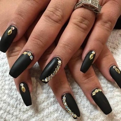 Queen Nails Leicester