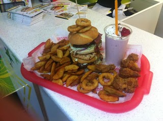 Yolos Burger And Milkshake Bar