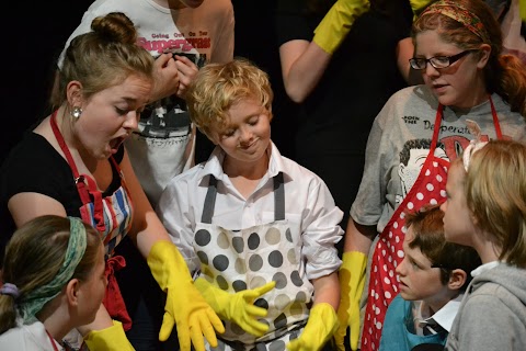 Shine On Stage - STROUD STAGE SCHOOL - Performing arts for young people