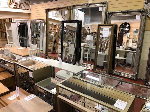 Curio Interiors Furniture & Mirrors