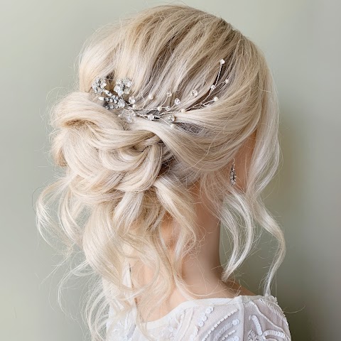 Sarah Roberts. Jewellery & Wedding/Occasion Hair Accessories. Bridal & Occasion Hairstylist.