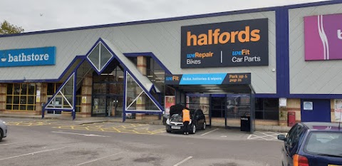 Halfords - Chippenham