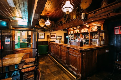 Robert Stewart's - (Belfast Pubs | Traditional Irish Pubs Belfast | Pub Grub Belfast)