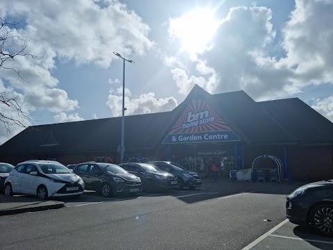 B&M Store