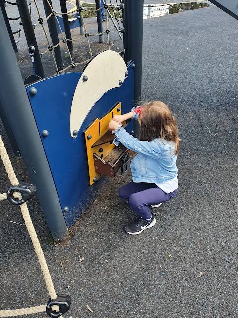 Winn's Common Adventure Playground And Paddling Pool