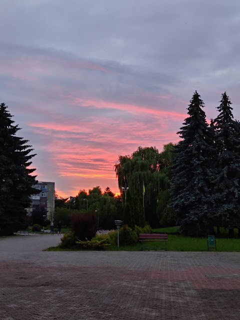 Алея від центру міста до міського парку. ( Стометрівка )