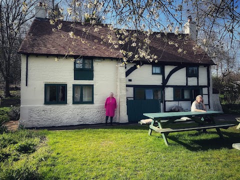 YHA Tanners Hatch - Surrey Hills