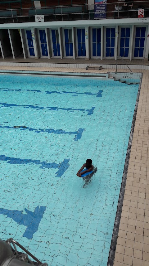 Renfrew Victory Baths