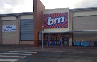 B&M Store