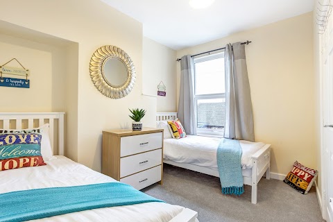 Sterling Serviced Accommodation - Cloud View Cottage