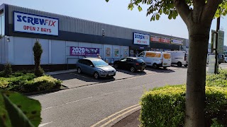 Screwfix Milton Keynes - Stacey Bushes