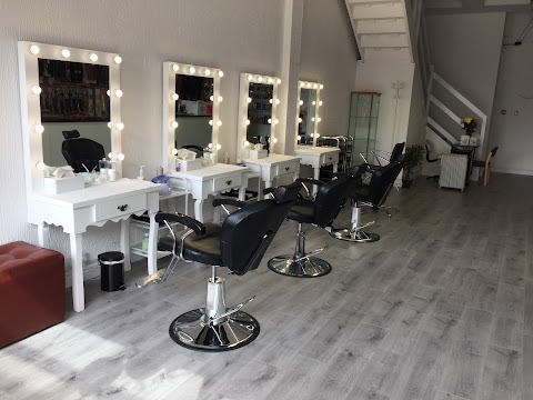 Lyns Hair Extensions & Beauty Salon