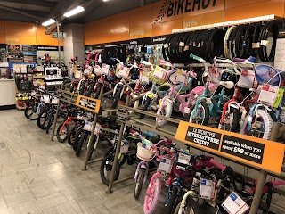 Halfords - Byfleet