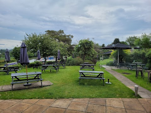 Narrow Boat at Weedon, Pub Restaurant, Bed & Breakfast Hotel