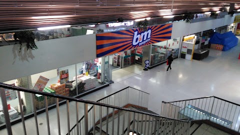 B&M Store