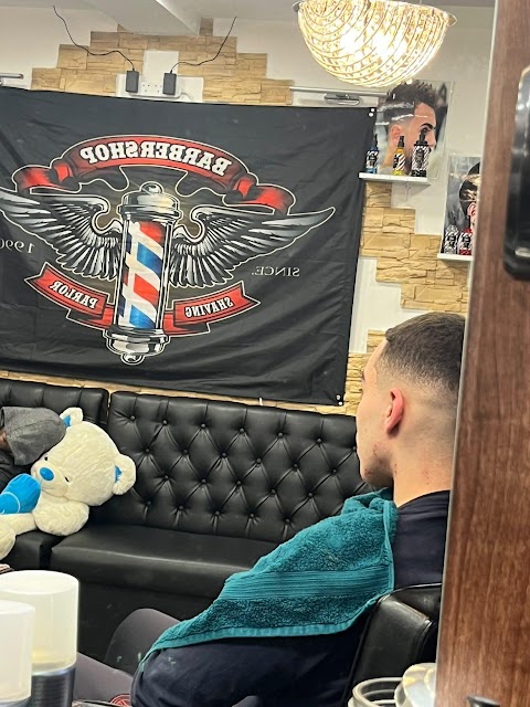 MO'S BARBERS