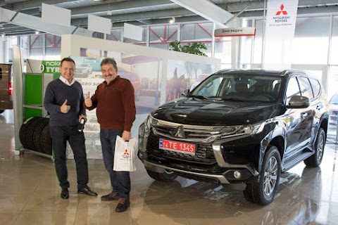 Автосалон Mitsubishi Ньютон