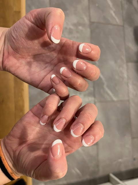 4 Seasons Nails & Spa