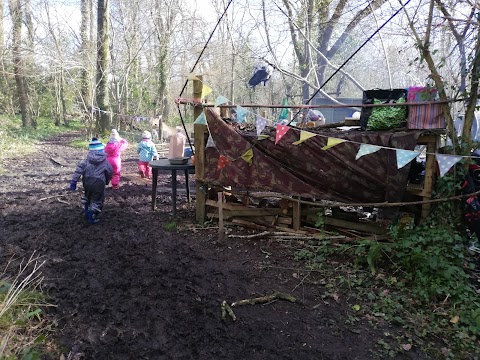 At Play In The Woods Birthday Parties & Forest School