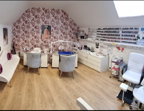 PERFECT TOUCH NAIL LOUNGE