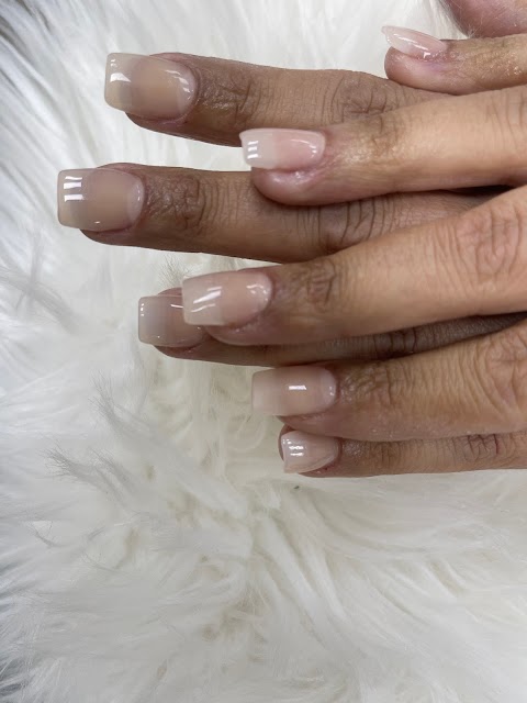 Miss Nails