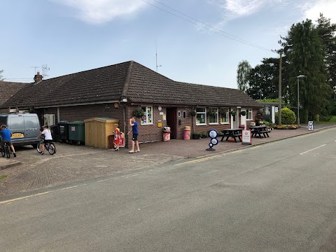 CJ’s Aqua Snacks at Lower Lacon Caravan Park (Open June to September)