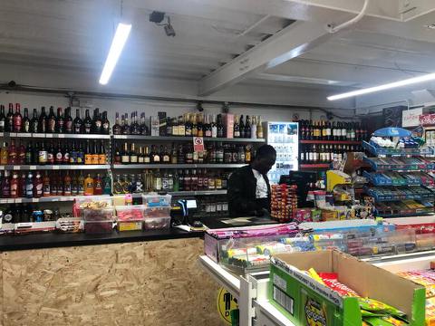 Lynns Off Licence & Grocery