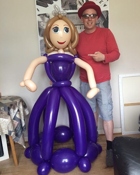 Benny Balloon - Children's Party Entertainer - Magic, Balloons & Kids Discos