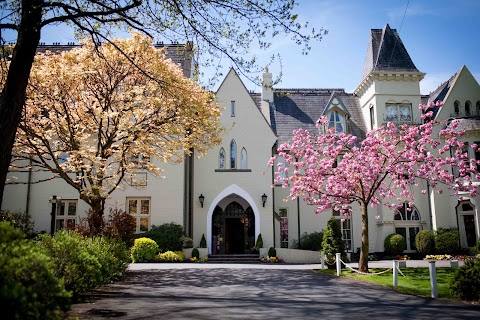 The Glen Yr Afon House Hotel