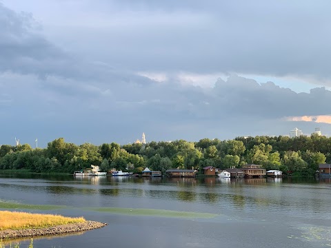 Набережна Русанівська гавань