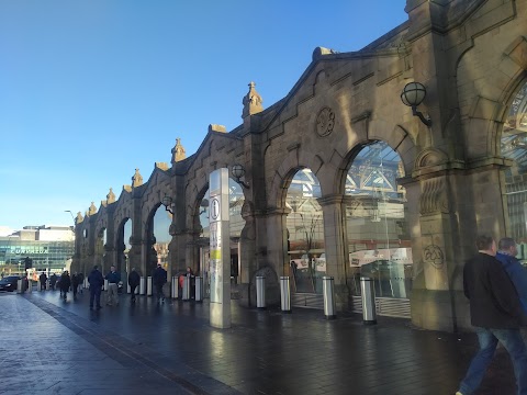 Motore Cafe (train station Sheffield)