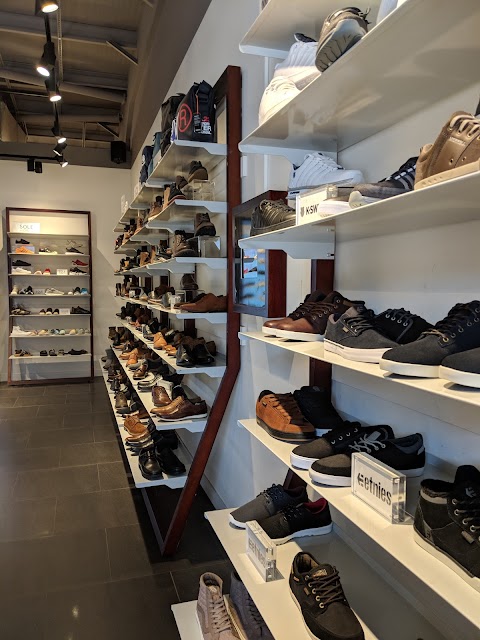 SOLETRADER OUTLET