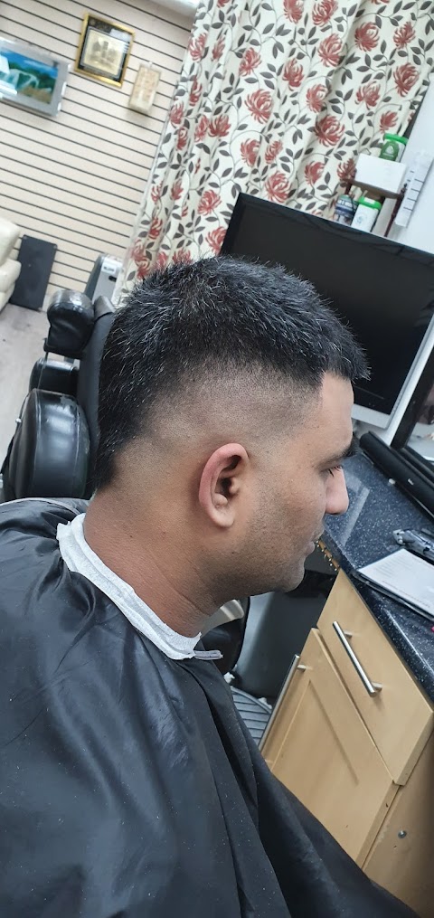 Professional clip & trim mobile barber