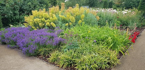 Jellicoe Water Gardens - Flower Garden