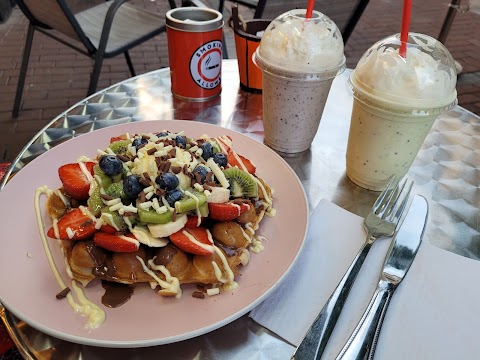 waffle town & cafe