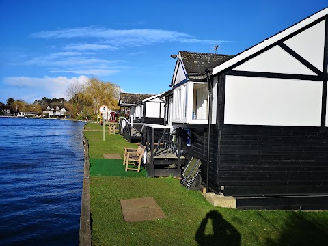 King Line Cottages - Riverside Holiday Homes