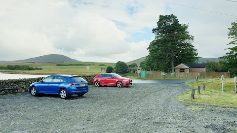 Harperrig Reservoir public car park