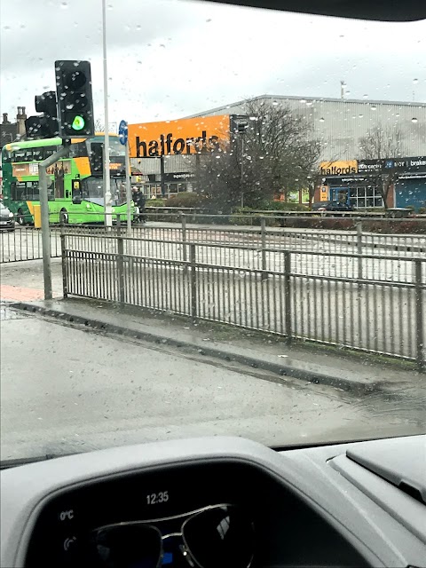 Halfords - Leeds York Road