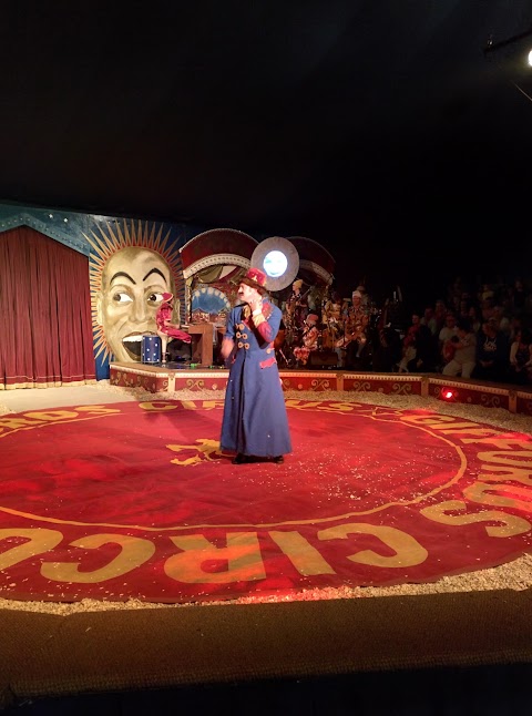 Giffords Circus