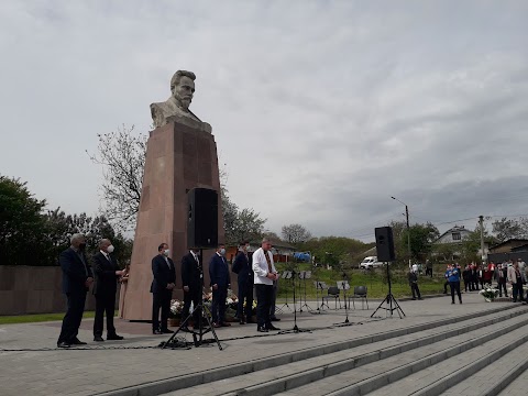 Пам'ятник В. Стефанику