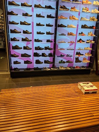 SOLETRADER OUTLET