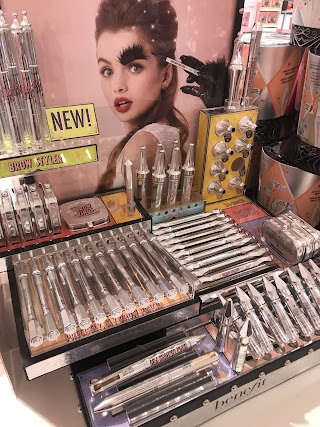 Benefit Cosmetics Brow Bar Counter